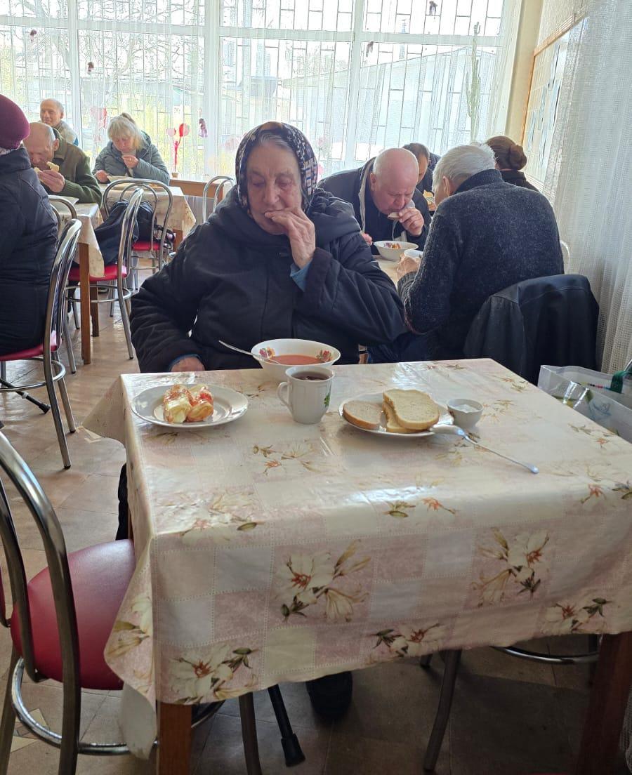 Gäste beim Essen im Speisesaal